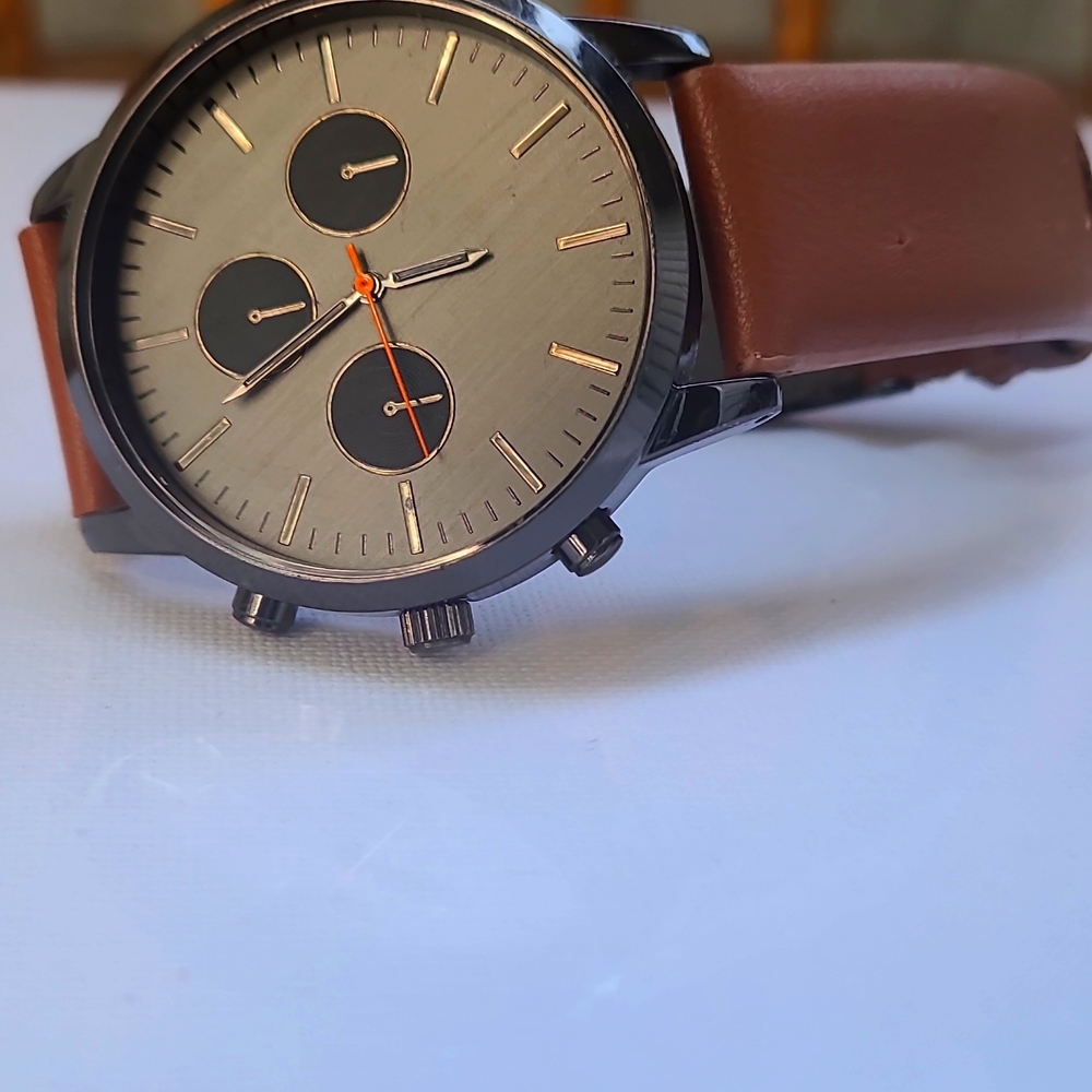 Brown watch ⌚️